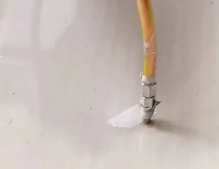 漳浦瓷砖空鼓维修公司专业解答在瓷砖铺贴过程中，如果使用的砂料过粗（如全部使用了粗砂），可能会导致以下问题